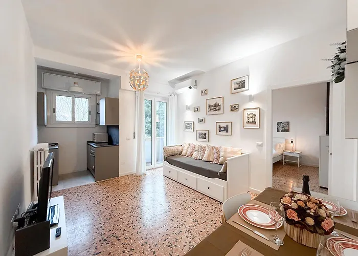 Free Park, 100M From San Siro, Derby Two-Room Apartment